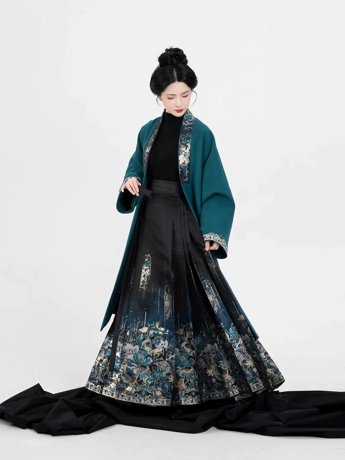 Chinese Blouse & Mamian Skirt Outfit | Returning Dragons 四龙望归