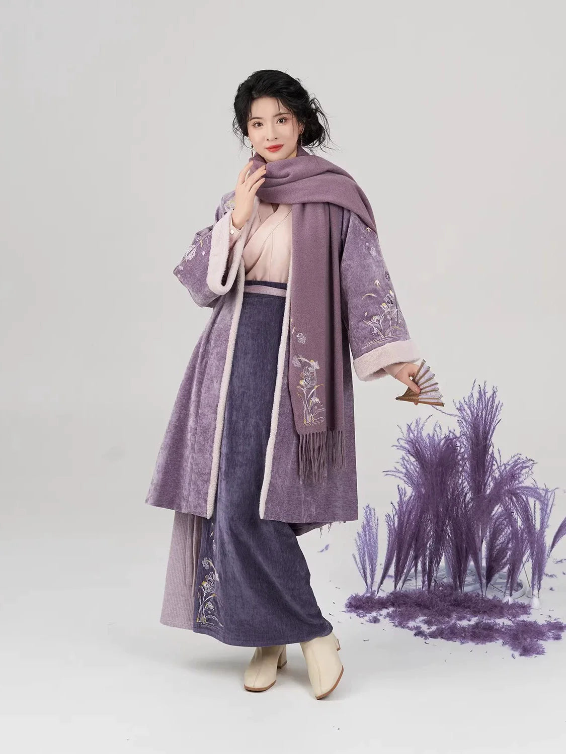 Song Dynasty Modern Hanfu Set with Long Sleeve Top and Spiral Skirt - Canglan Swallow 苍兰燕子 (Preorder)
