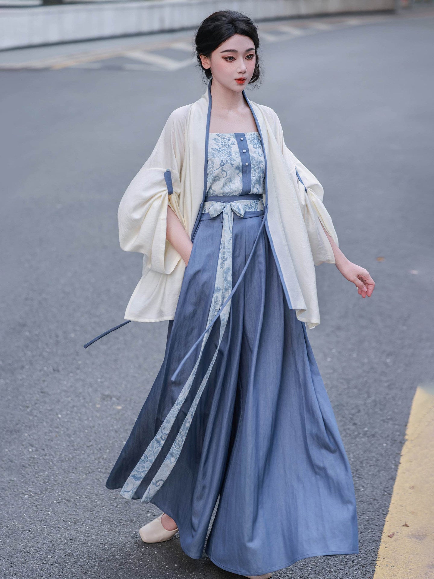 Song Dynasty Modern Hanfu Camisole and Cardigan with Shorts or Wide Leg Pants - Kongqing 空青 (Preorder)