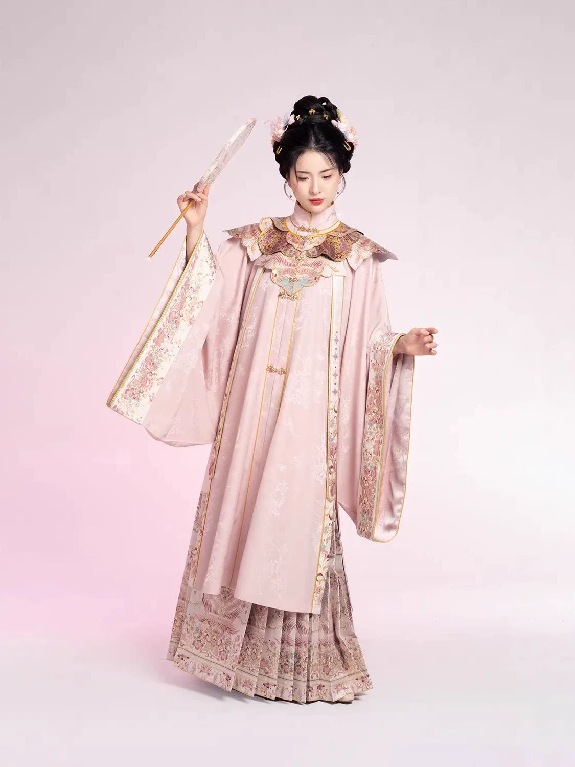 Ming Dynasty Traditional Hanfu Set & Mamian Skirt | Golden Peony Feathers 金丝粉羽
