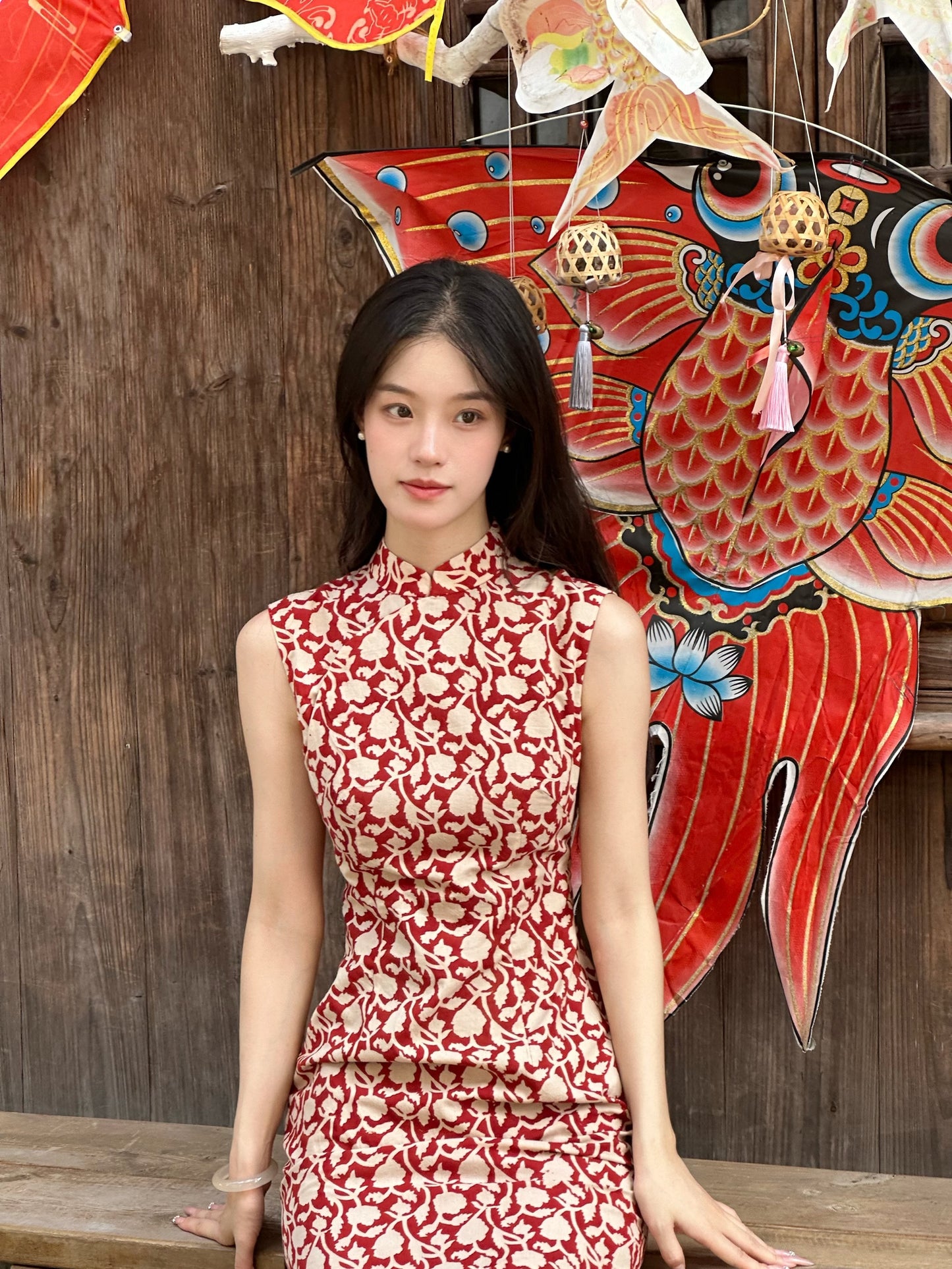 Sleeveless Retro Patterned Long Cheongsam | Autumn Lyrics