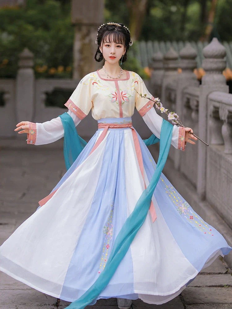 Lin Lang 琳琅 - Tang Dynasty Style U-shaped Collar Qiyao Ruqun