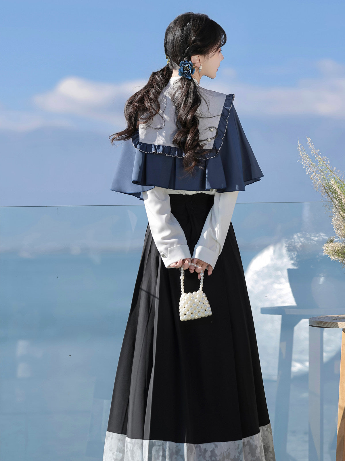 Ming Dynasty Modern Hanfu Shawl and Mamianqun - Night Reads 夜与书香