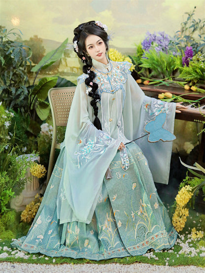Ming Dynasty Embroidered Robe & Printed Mamian Skirt | Lanyi 兰漪