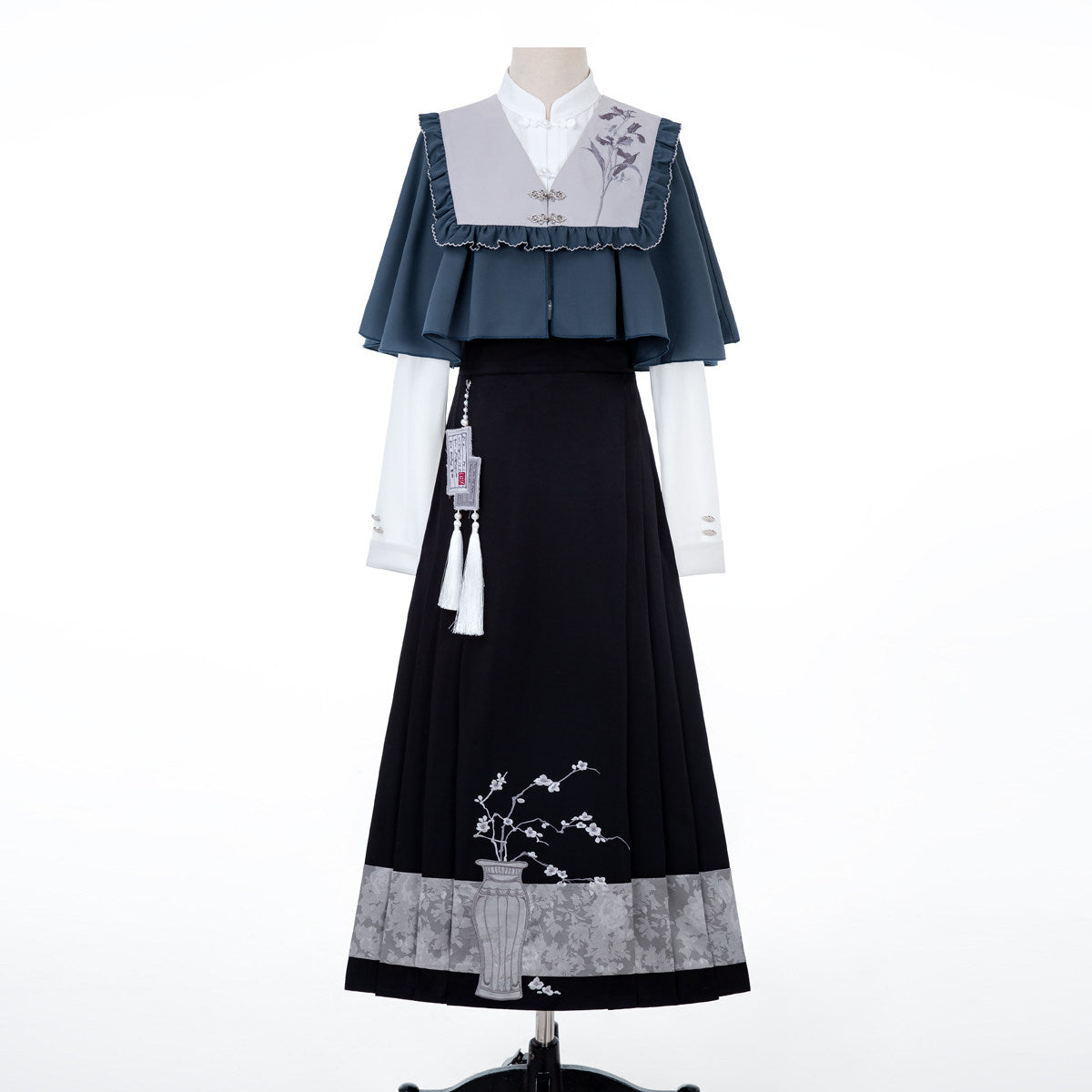 Ming Dynasty Modern Hanfu Shawl and Mamianqun - Night Reads 夜与书香