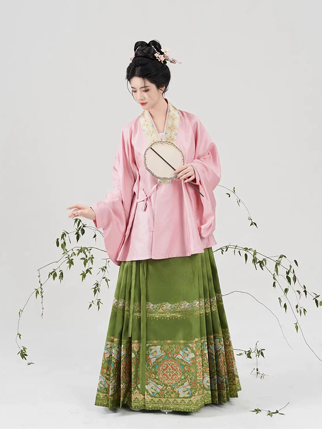 Ming Dynasty Modern Hanfu Mamianqun Outfit - Lucky Rabbit 兔个吉利
