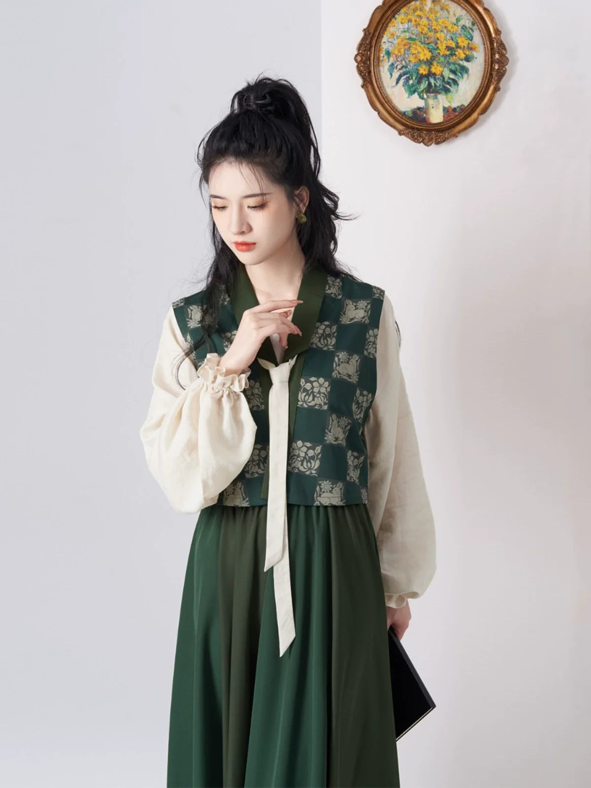Tang Dynasty Modern Hanfu Set with Beizi Overlay & Flowing Eight-Panel Skirt - Baina 百纳 (Preorder)