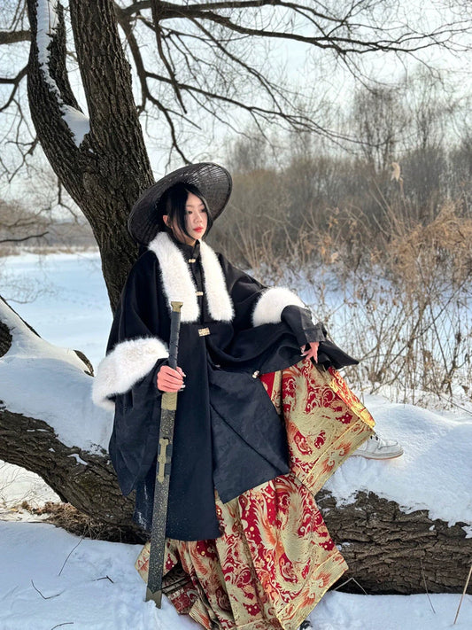 Lady Li - Ming Dynasty hanfu coat for autumn and winter — detail view