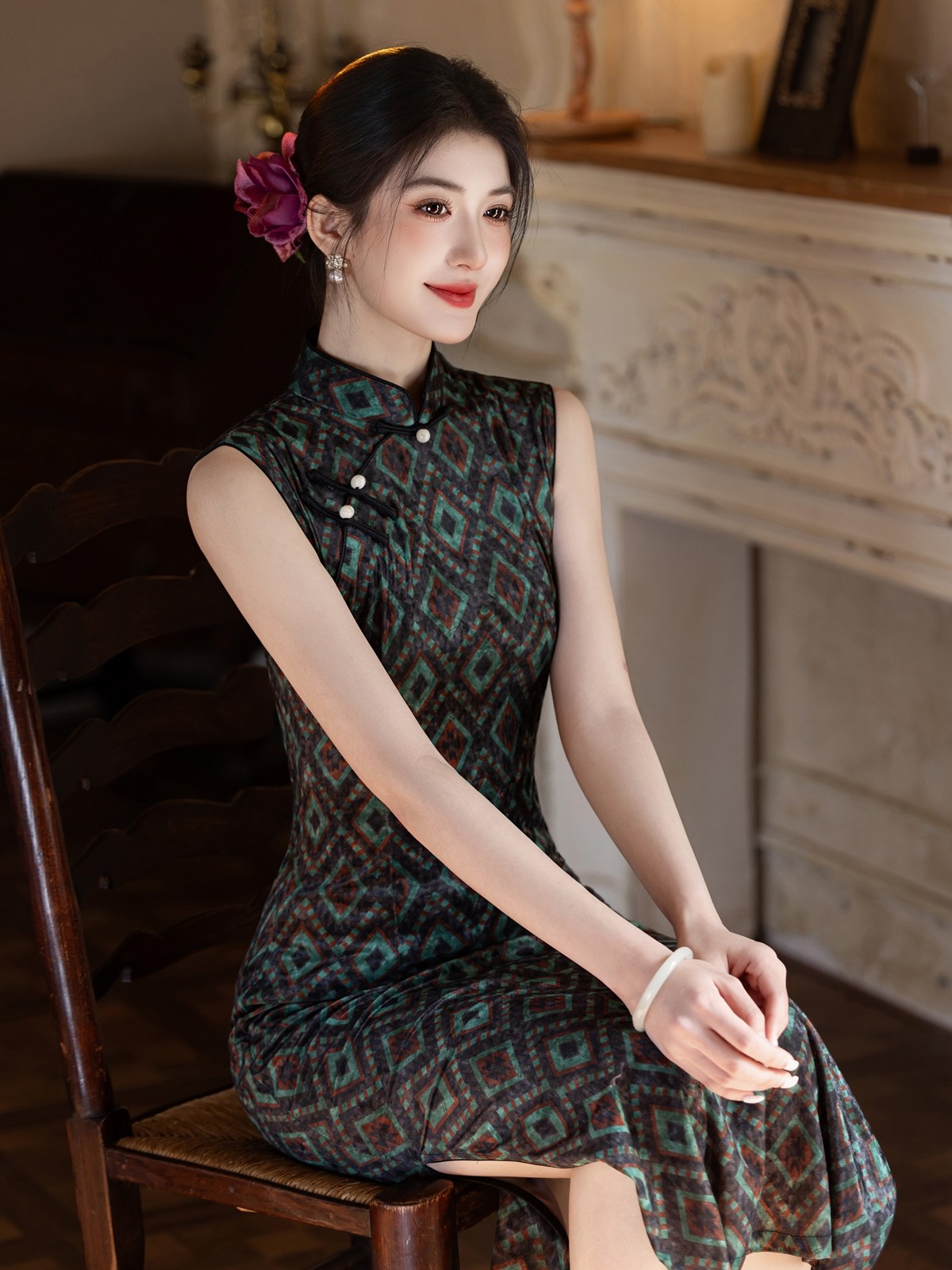 Sleeveless Diamond Geometric Midi Cheongsam | Under the Moon