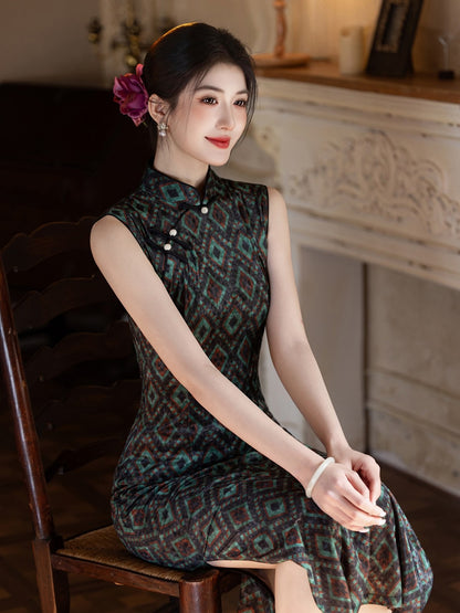 Sleeveless Diamond Geometric Midi Cheongsam | Under the Moon