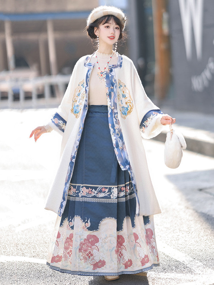 Ming Dynasty Embroidered Fleece Robe & Mamian Skirt | Velvet Flowers 花绒
