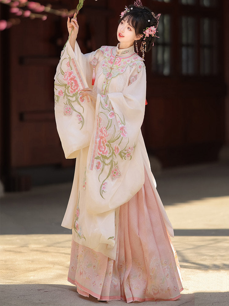 Ming Dynasty Hanfu Set with Embroidered Cloud Collar & Mamian Skirt｜Spring Walk 游春