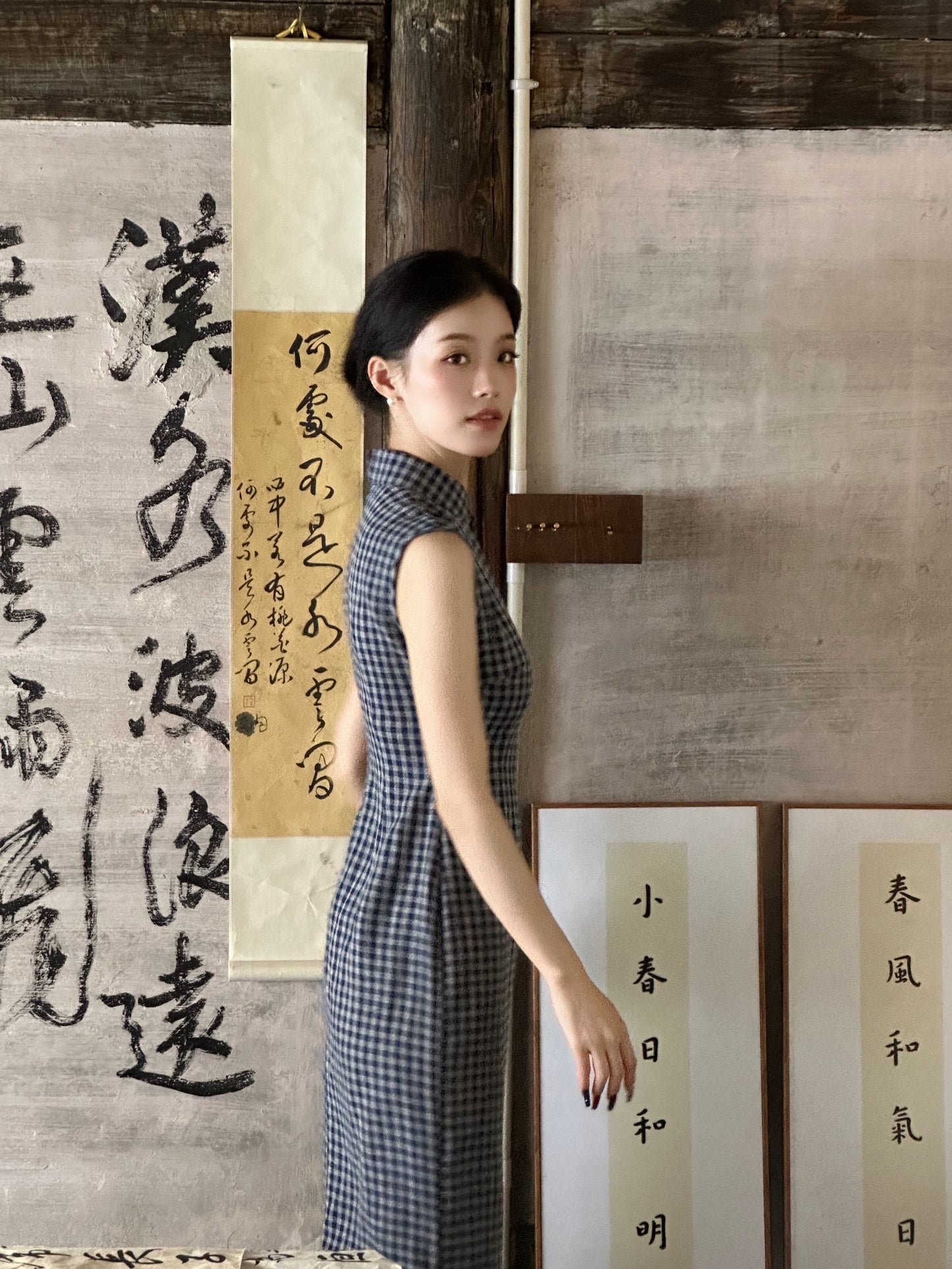 Sleeveless Checkered Long Cheongsam | Muyun
