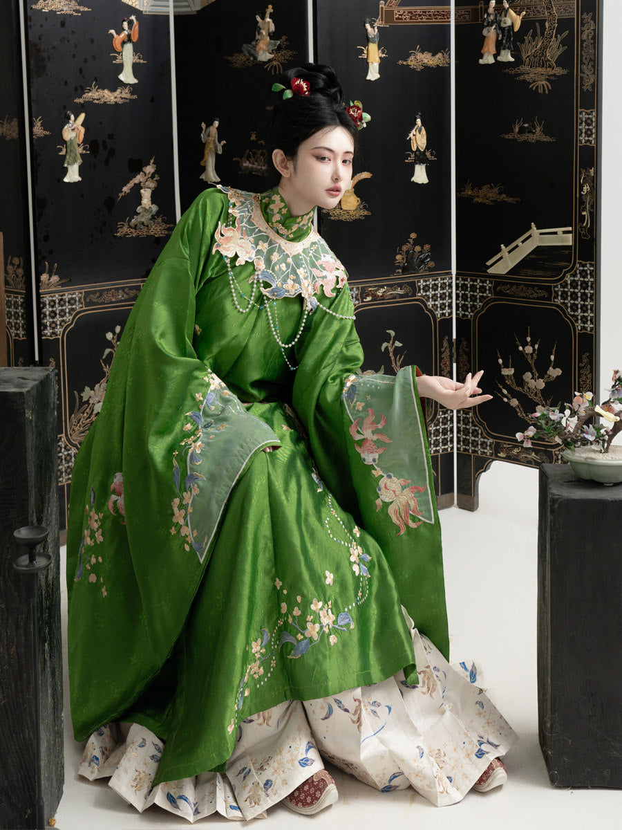 Ming Dynasty Hanfu Set with Robe & Mamian Skirt | Golden Koi 金桂鱼跃