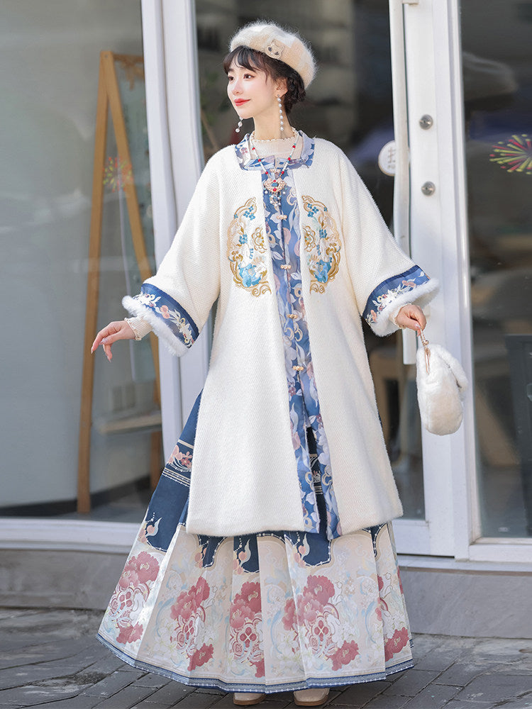 Ming Dynasty Embroidered Fleece Robe & Mamian Skirt | Velvet Flowers 花绒