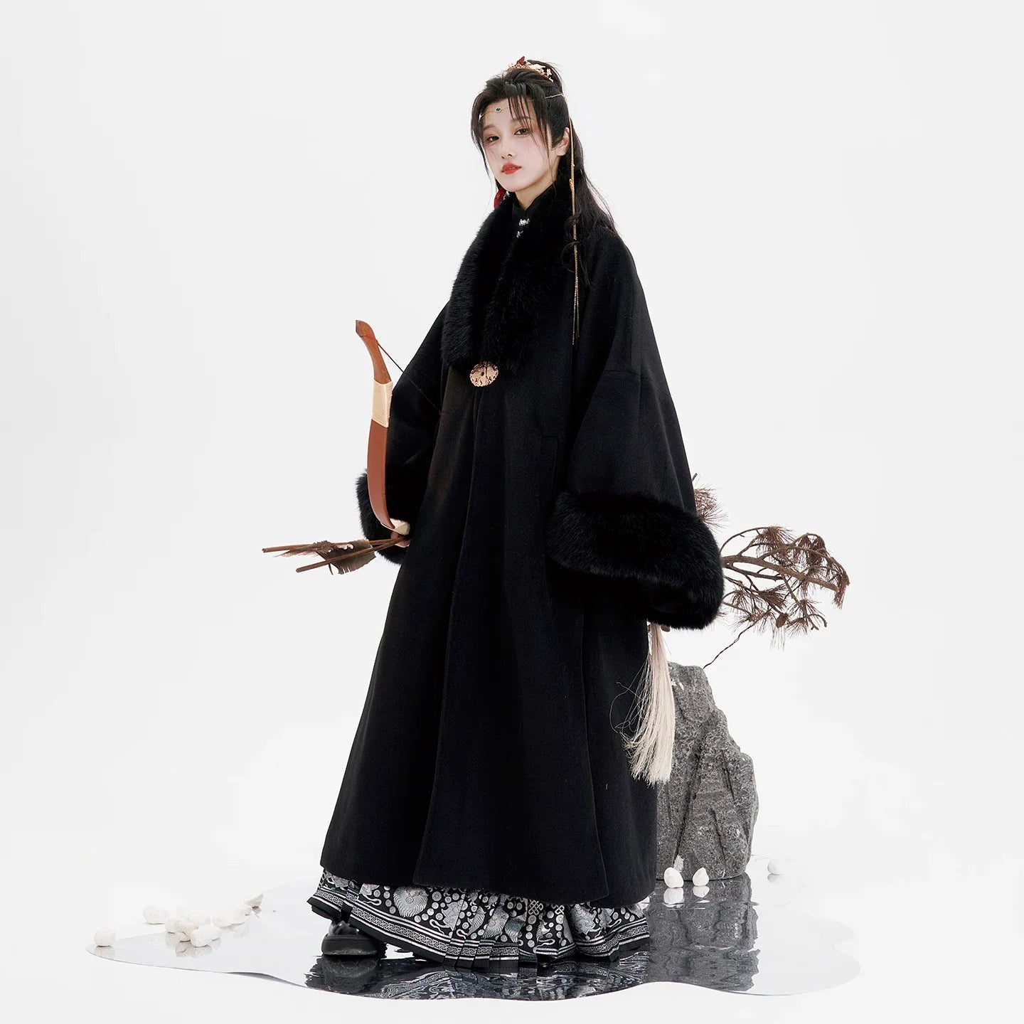 Ming Dynasty Warrior Wuxia Style Fur Coat & Mamian Skirt | Haiyan Heqing 海晏河清