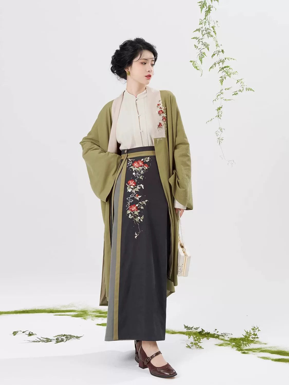 Song Dynasty Modern Hanfu Set with Long Sleeve Top and Spiral Skirt - Spring Realm 人间景 (Preorder)
