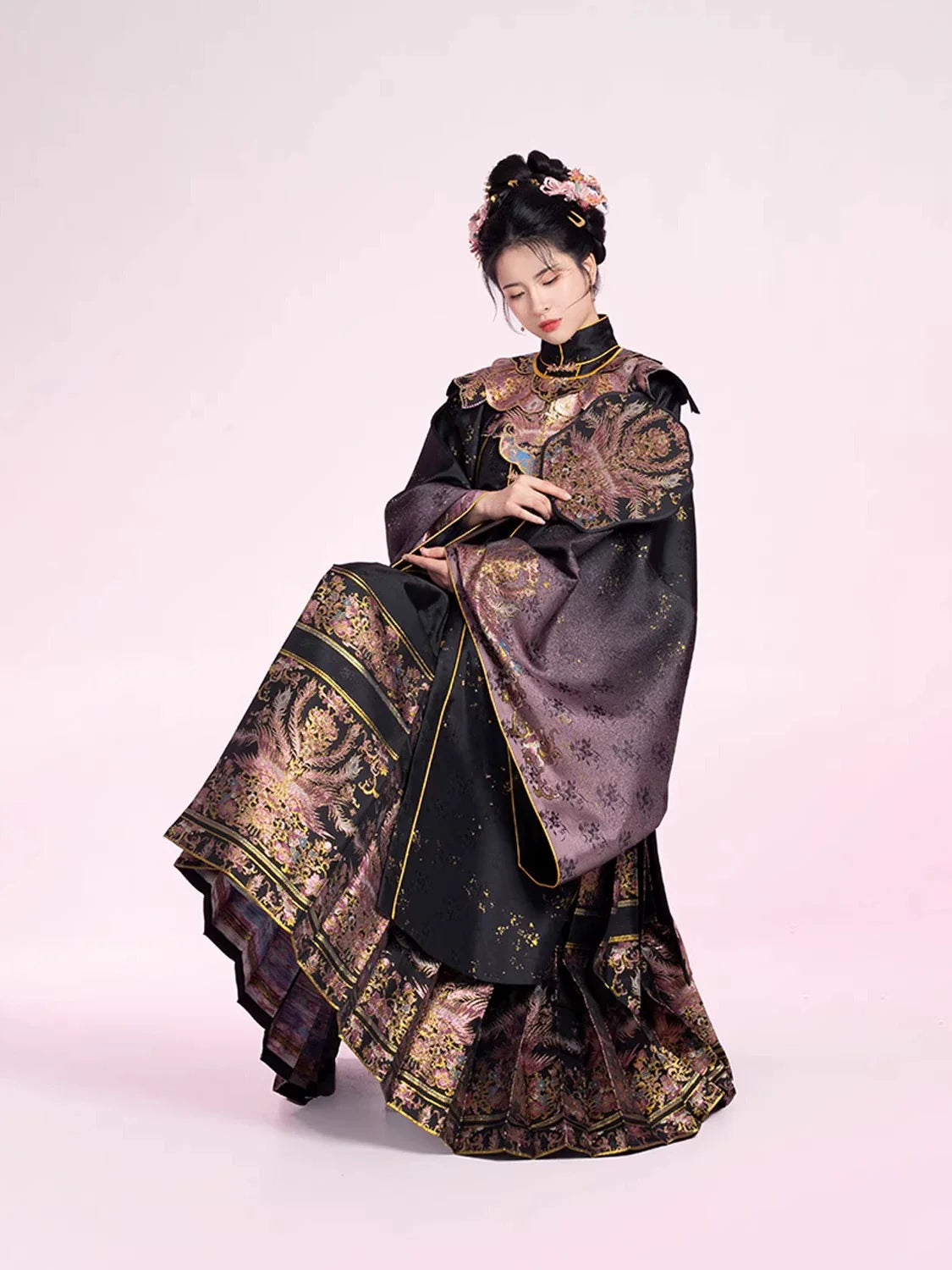 Ming Dynasty Traditional Hanfu Set & Mamian Skirt | Golden Jade Feathers 粉翠流丹