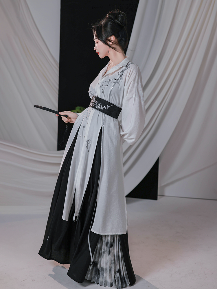 New Chinese Style White Embroidered Robe and Wide Leg Pants - Plum Blossom Lyrics 梅花词 (Preorder)
