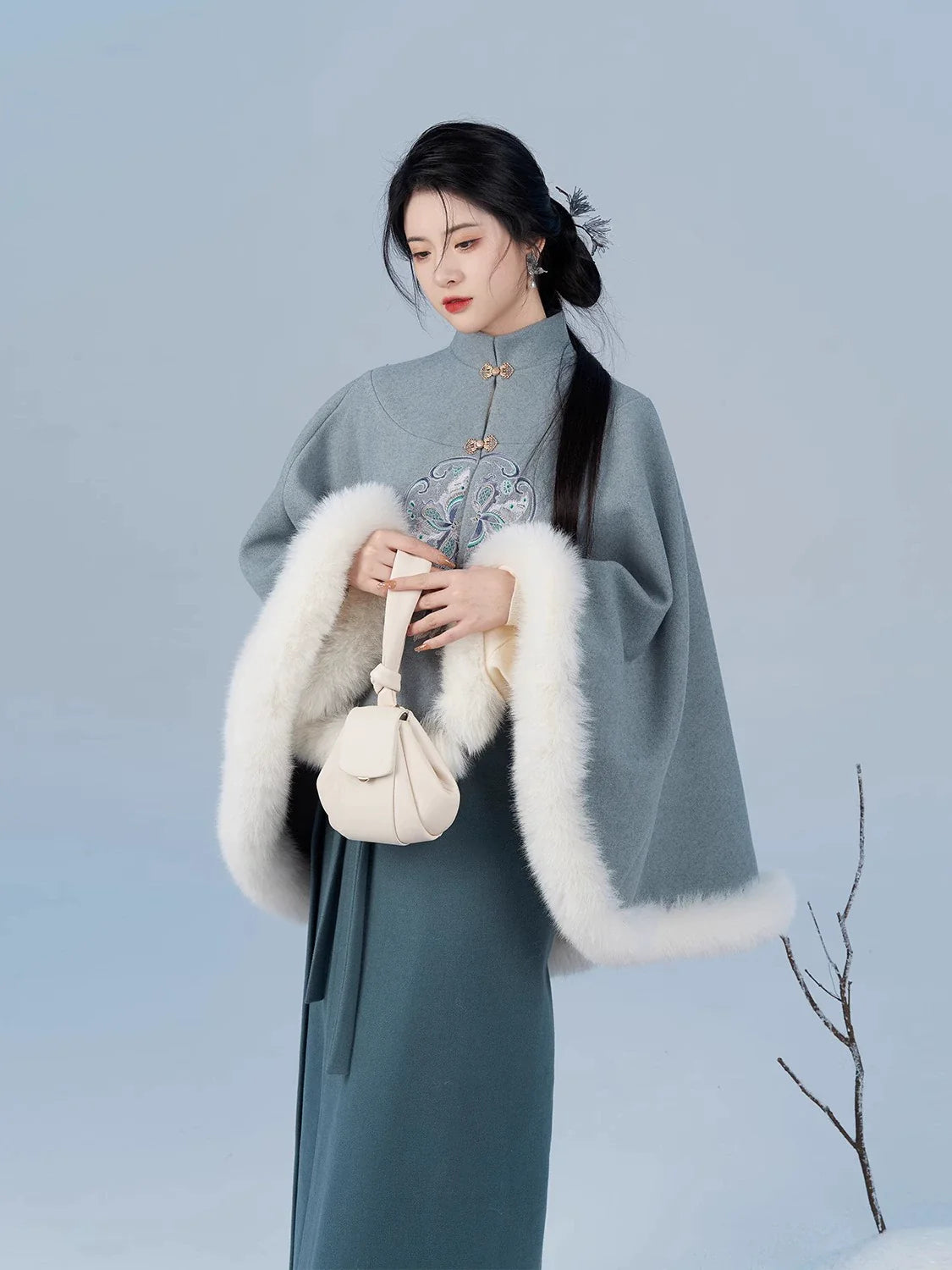 Song Dynasty Modern Hanfu Set with Embroidered Cape and Spiral Skirt - Yuxue 喻雪 (Preorder)