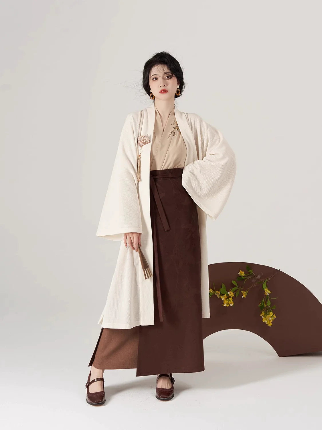 Song Dynasty Modern Hanfu Set with Winged Sleeve Top and Spiral Skirt - Wood Hibiscus 木芙蓉 (Preorder)