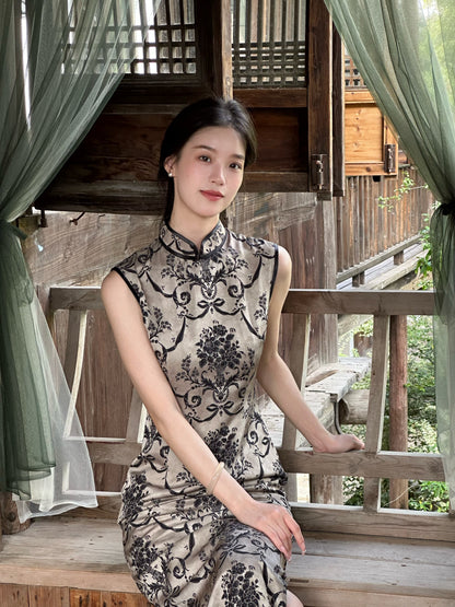 Sleeveless Satin Long Cheongsam | Chuwen