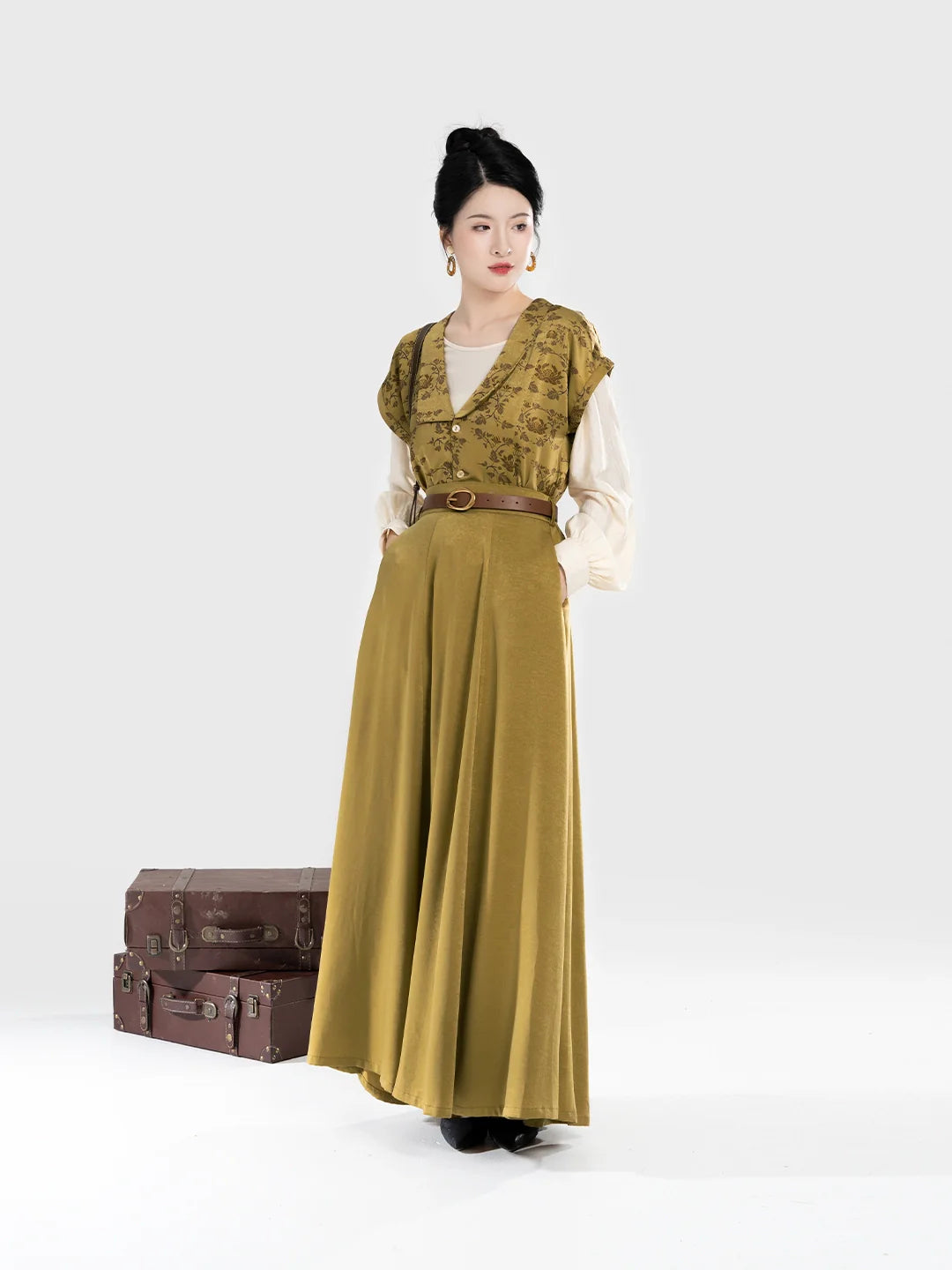 Tang Dynasty Modern Hanfu Set with Beizi Overlay & Flowing Eight-Panel Skirt - Twilight Harbor 暮港 (Preorder)