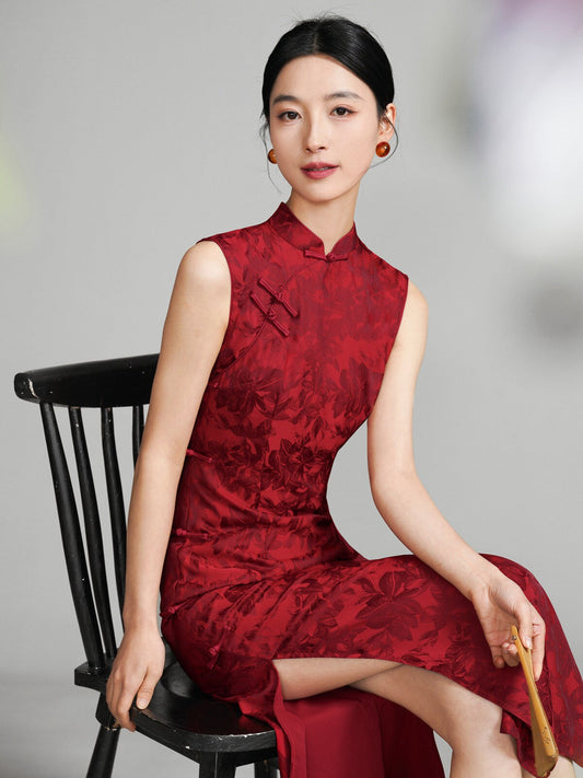 Lixiao sleeveless floral Chinese wedding cheongsam qipao — detail view