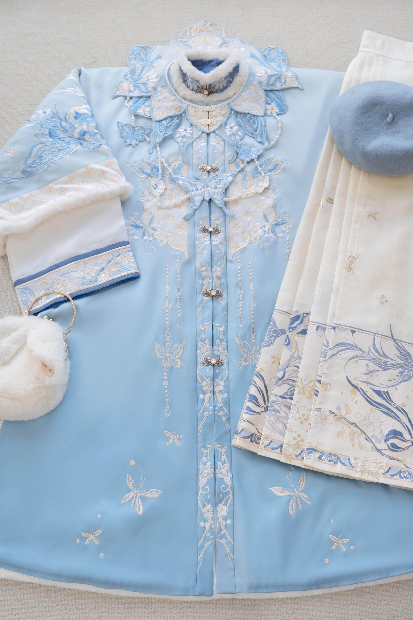 Ming Dynasty Hanfu Set with Embroidered Robe & Mamian Skirt | Yudie 玉蝶