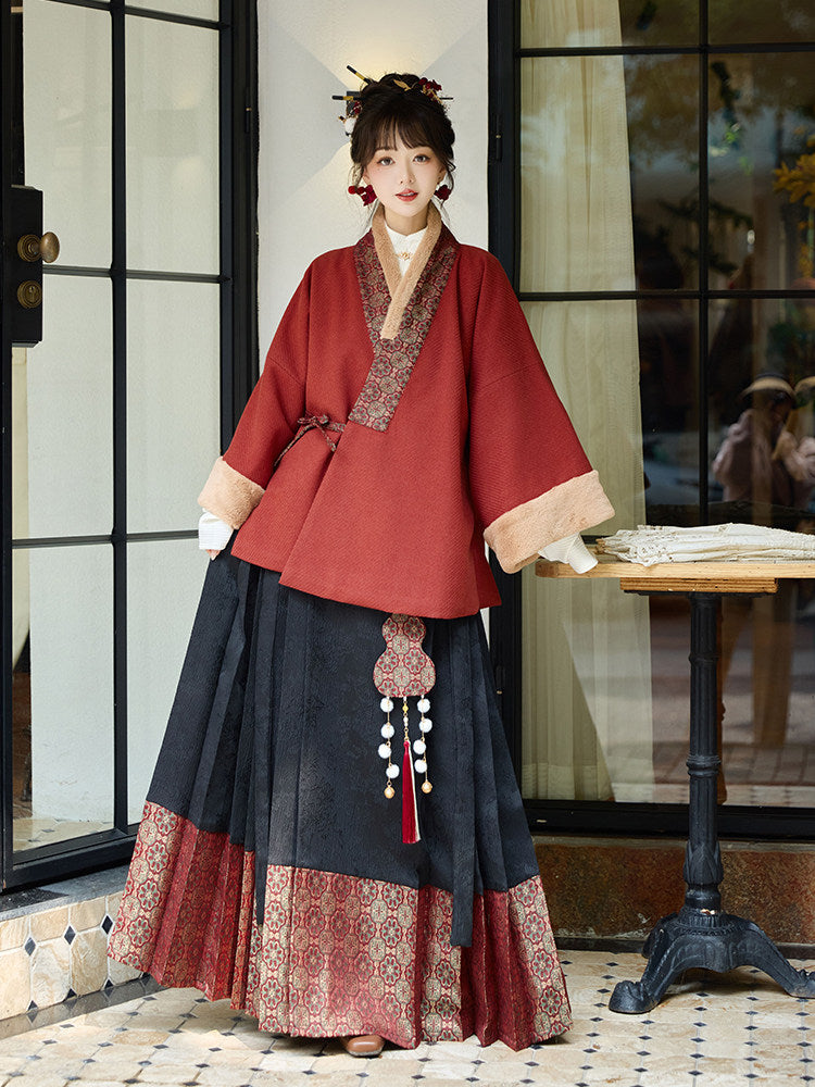 Ming Dynasty Cross Collar Jacket and Mamianqun - Watching the Years 守岁