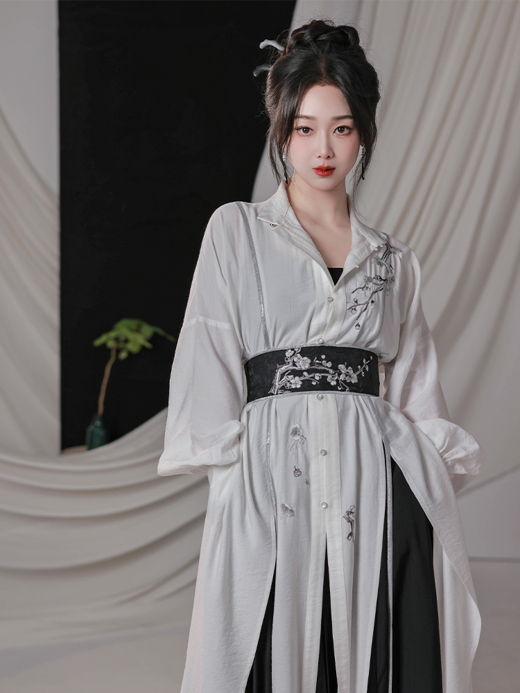 New Chinese Style White Embroidered Robe and Wide Leg Pants - Plum Blossom Lyrics 梅花词 (Preorder)