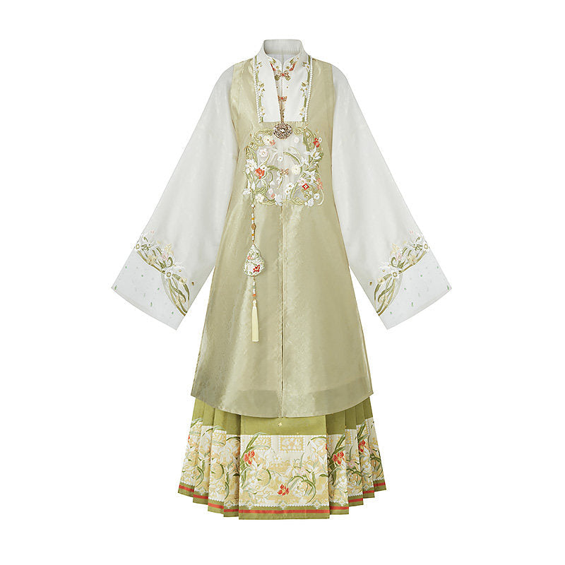 Ming Dynasty Spring Hanfu Outfit with Robe & Mamian Skirt | Spring Returns 踏春归