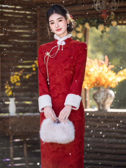 Juedai long sleeve Chinese wedding cheongsam qipao — detail view