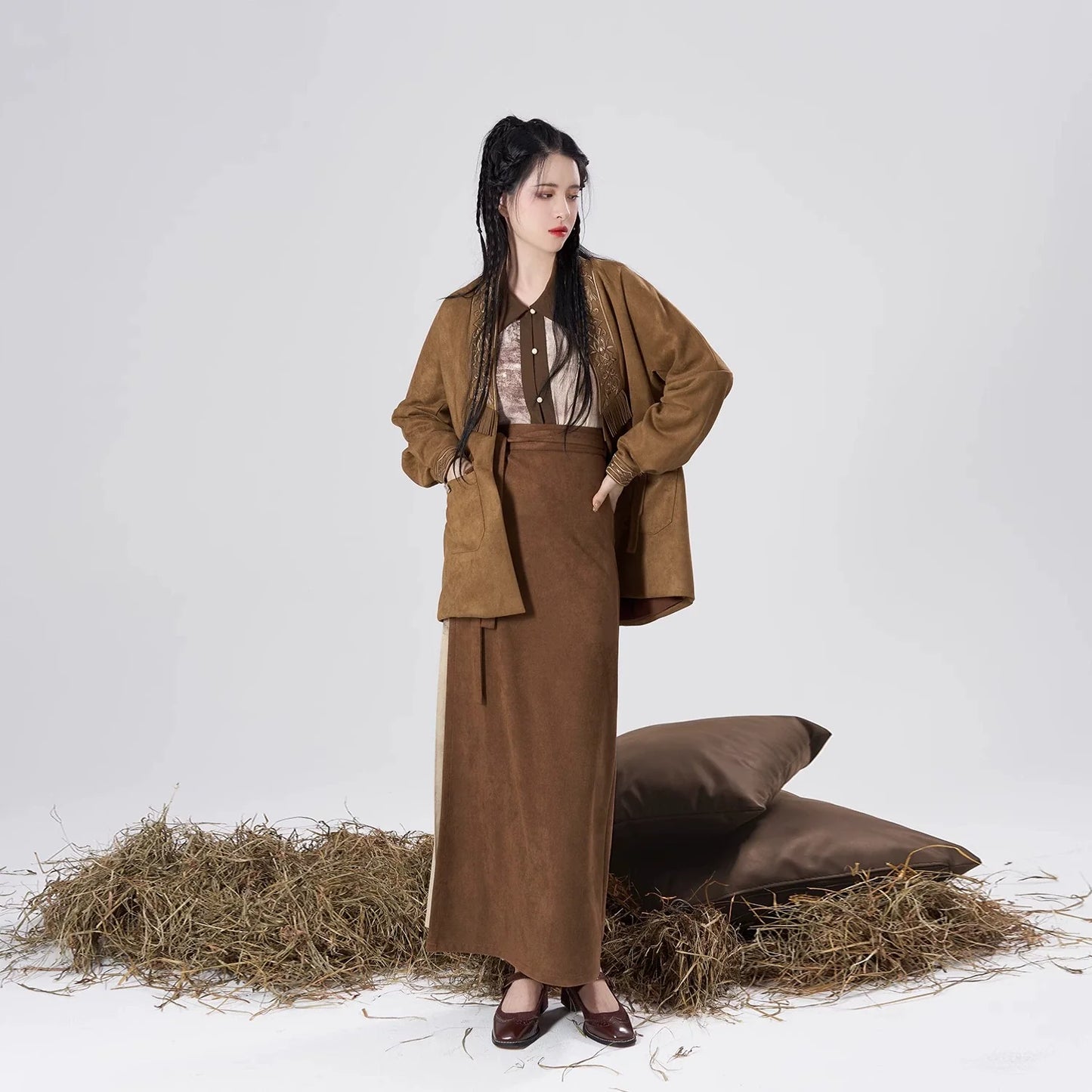Song Dynasty Modern Hanfu Set with Long Sleeve Top and Spiral Skirt - Urban Nomad 都市游牧 (Preorder)