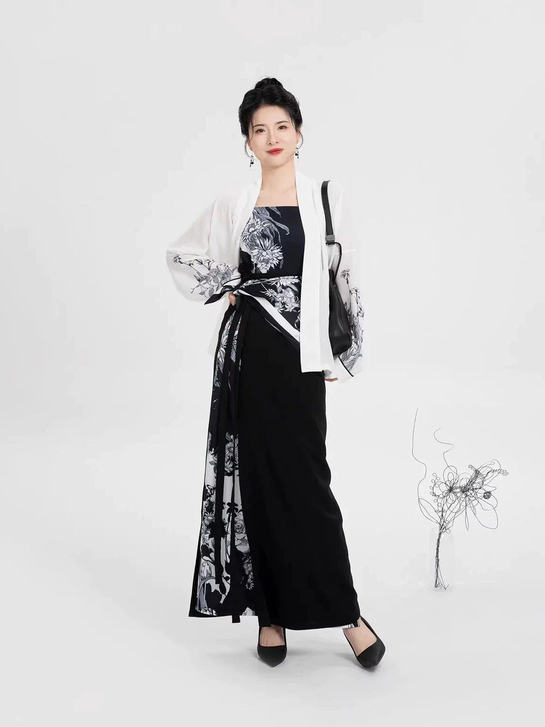 Song Dynasty Modern Hanfu Set with Winged Sleeve Top and Spiral Skirt - Heiyouzi 黑釉瓷 (Preorder)