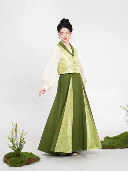 Song Dynasty Modern Hanfu Set with Majia Vest and Three Pleat Skirt - Cuiyin 翠茵 (Preorder)