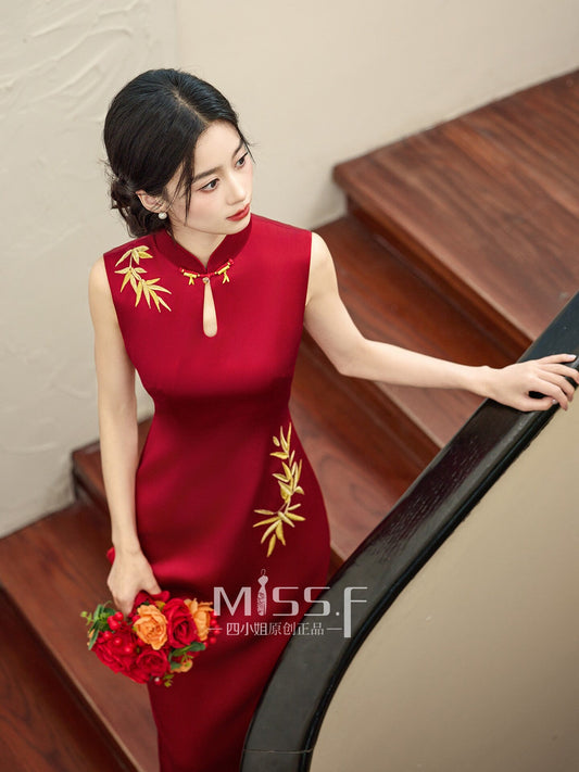 Xinyue sleeveless Chinese wedding cheongsam qipao — detail view