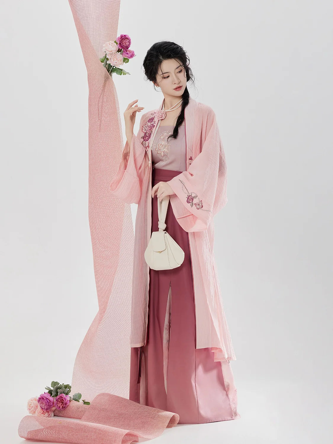 Song Dynasty Modern Hanfu Set with Changgan Temple Beizi and Three Pleat Skirt - Rose Letter 玫瑰来信 (Preorder)