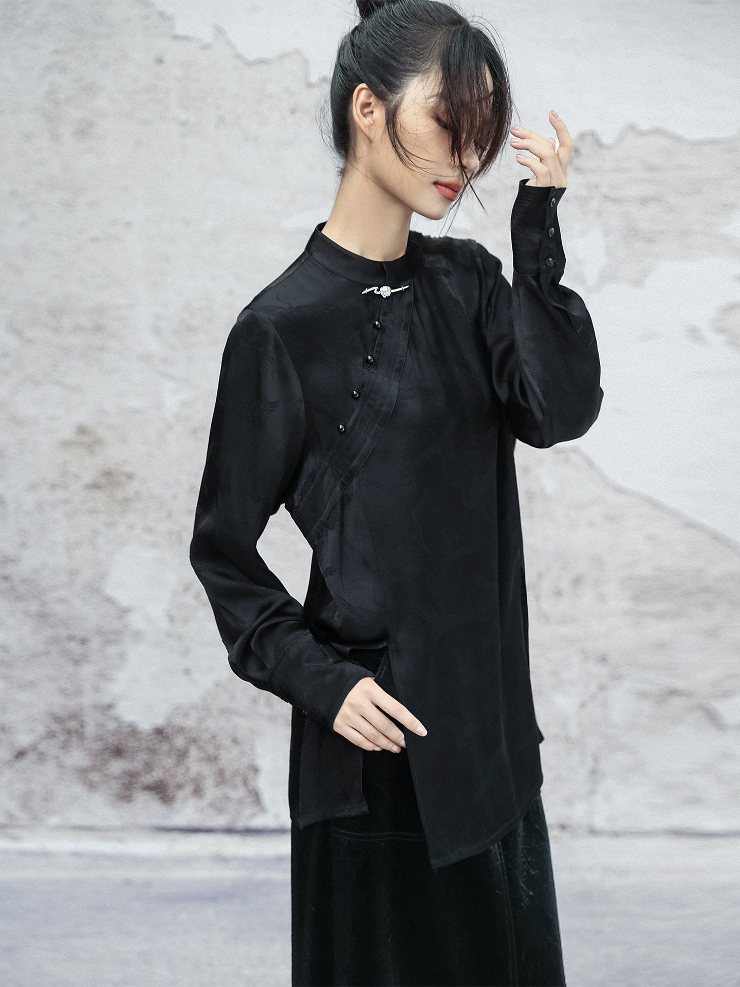 New Chinese Style Satin Crane Dark Pattern Long Sleeve Top - Ciyunjian 辞云间