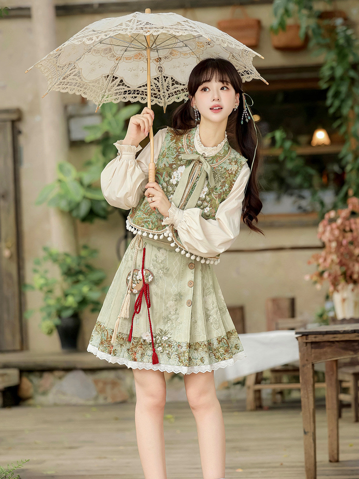 Ming Dynasty Modern Hanfu Long Sleeve Top and Short Mamianqun - Whispers of Autumn 秋络蔓语