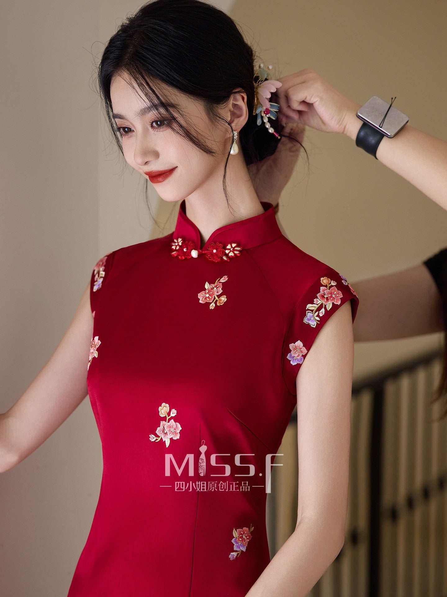 Chinese Wedding Engagement & Tea Ceremony Sleeveless Cheongsam | Jinseliangyuan
