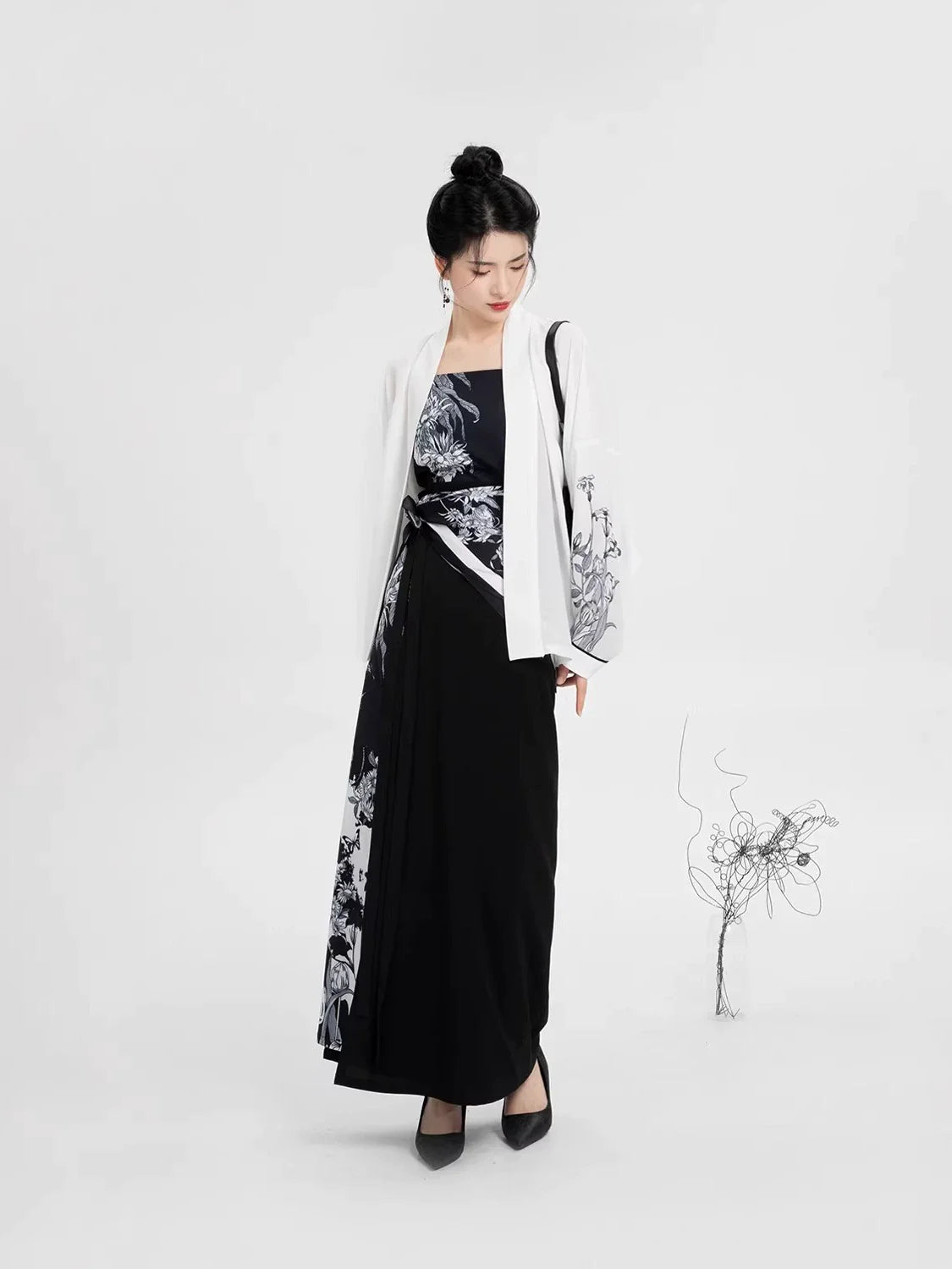 Song Dynasty Modern Hanfu Set with Winged Sleeve Top and Spiral Skirt - Heiyouzi 黑釉瓷 (Preorder)