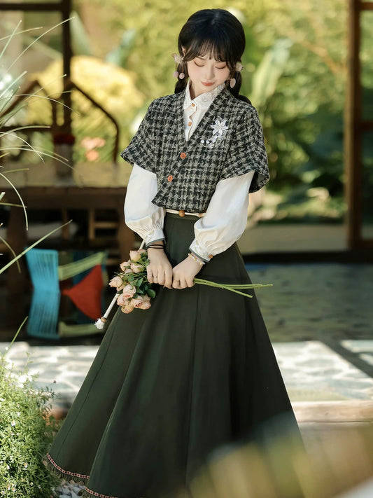 Xiangling modern Chinese hanfu - detail view