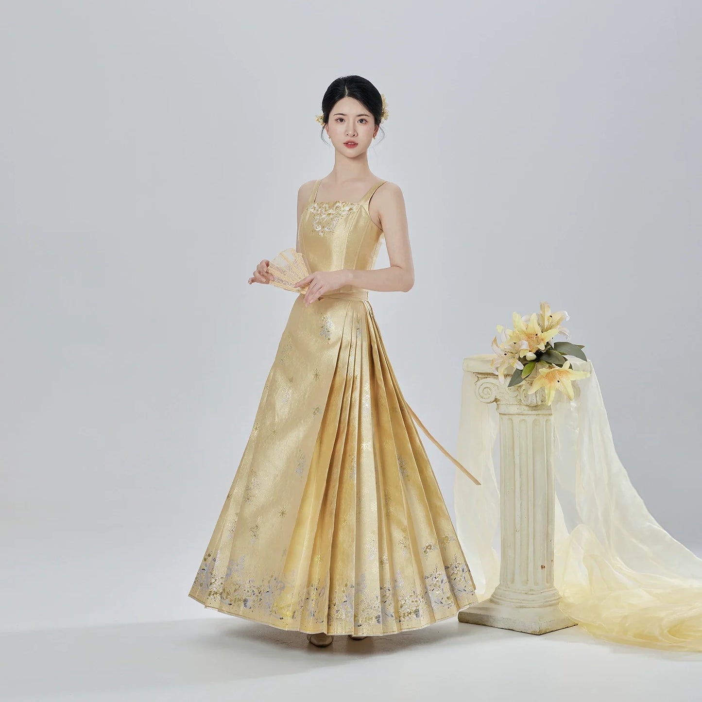 Ming Dynasty Modern Hanfu Bustier and Mamianqun Set - Thousand Golden Lily 千金百合
