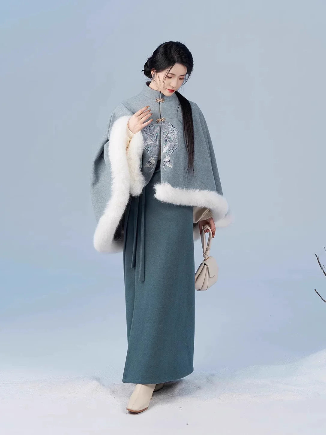 Song Dynasty Modern Hanfu Set with Embroidered Cape and Spiral Skirt - Yuxue 喻雪 (Preorder)