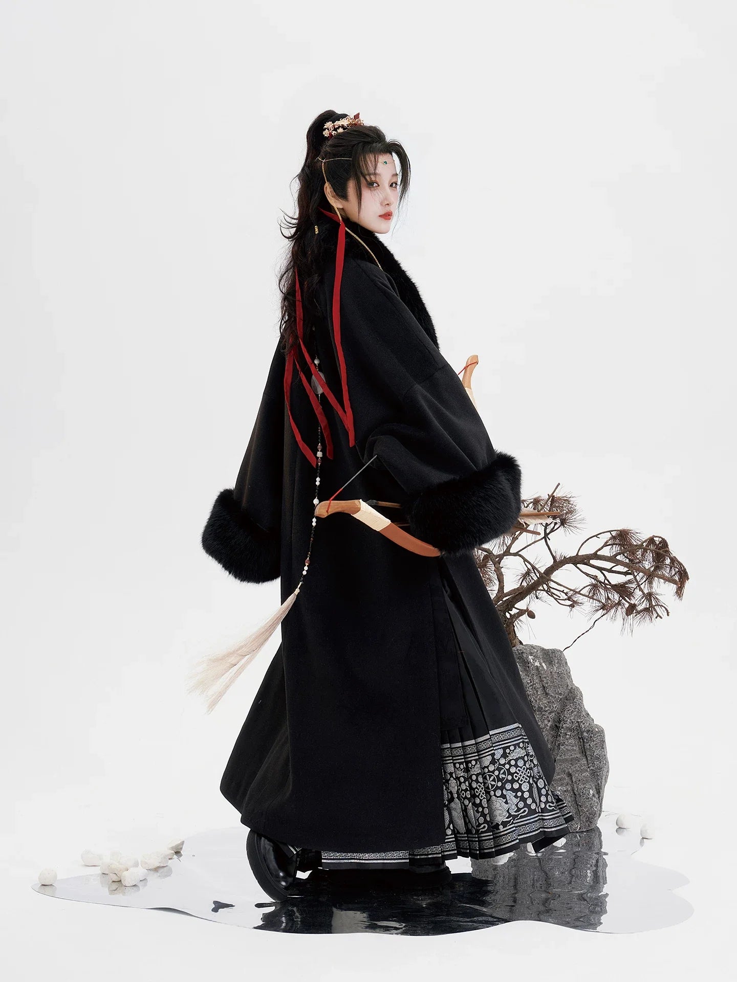 Ming Dynasty Warrior Wuxia Style Fur Coat & Mamian Skirt | Haiyan Heqing 海晏河清