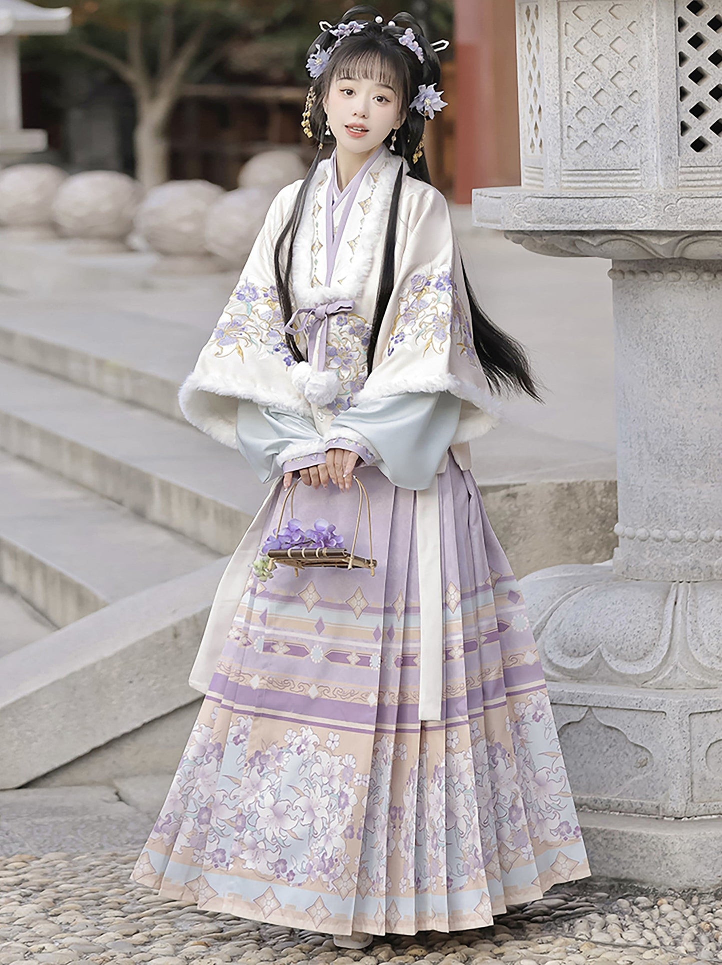 Ming Dynasty Embroidered Cross Collar Jacket & Printed Mamian Skirt | Purple Softness 紫暖暖