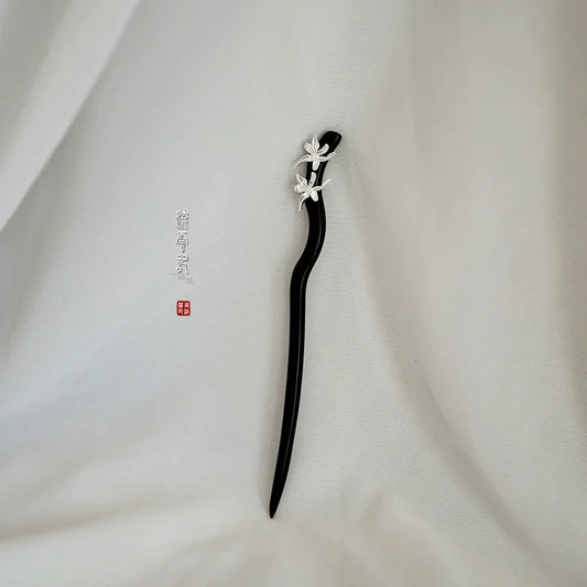 Yinsu hair stick — carved detail close-up