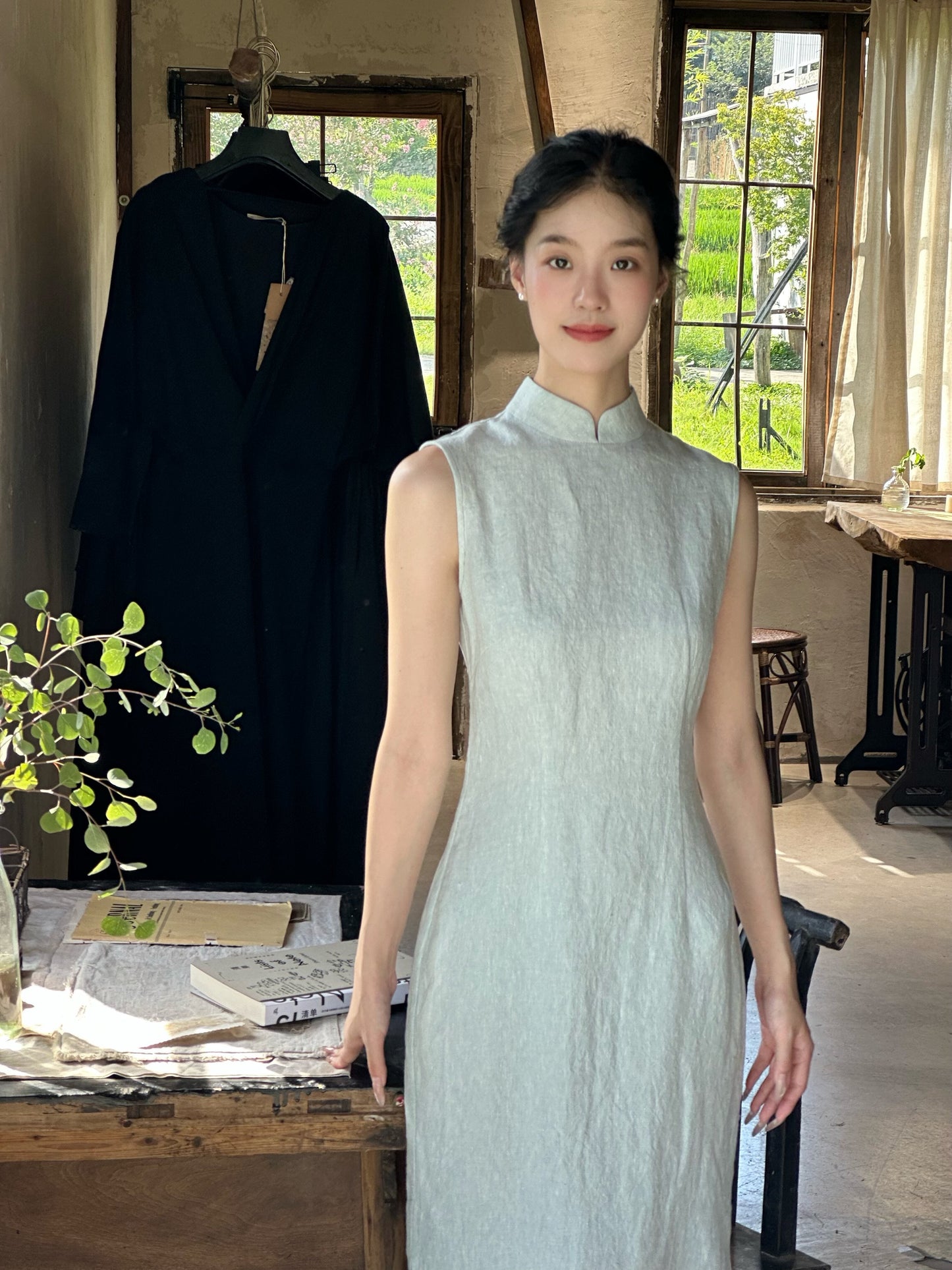 Sleeveless Long Cheongsam in Light Blue | Guigui