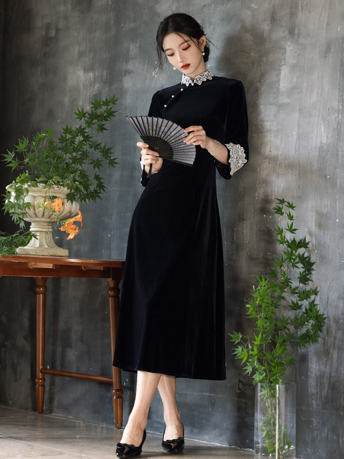 Mid Sleeve A Line Lace Cheongsam | Onyx